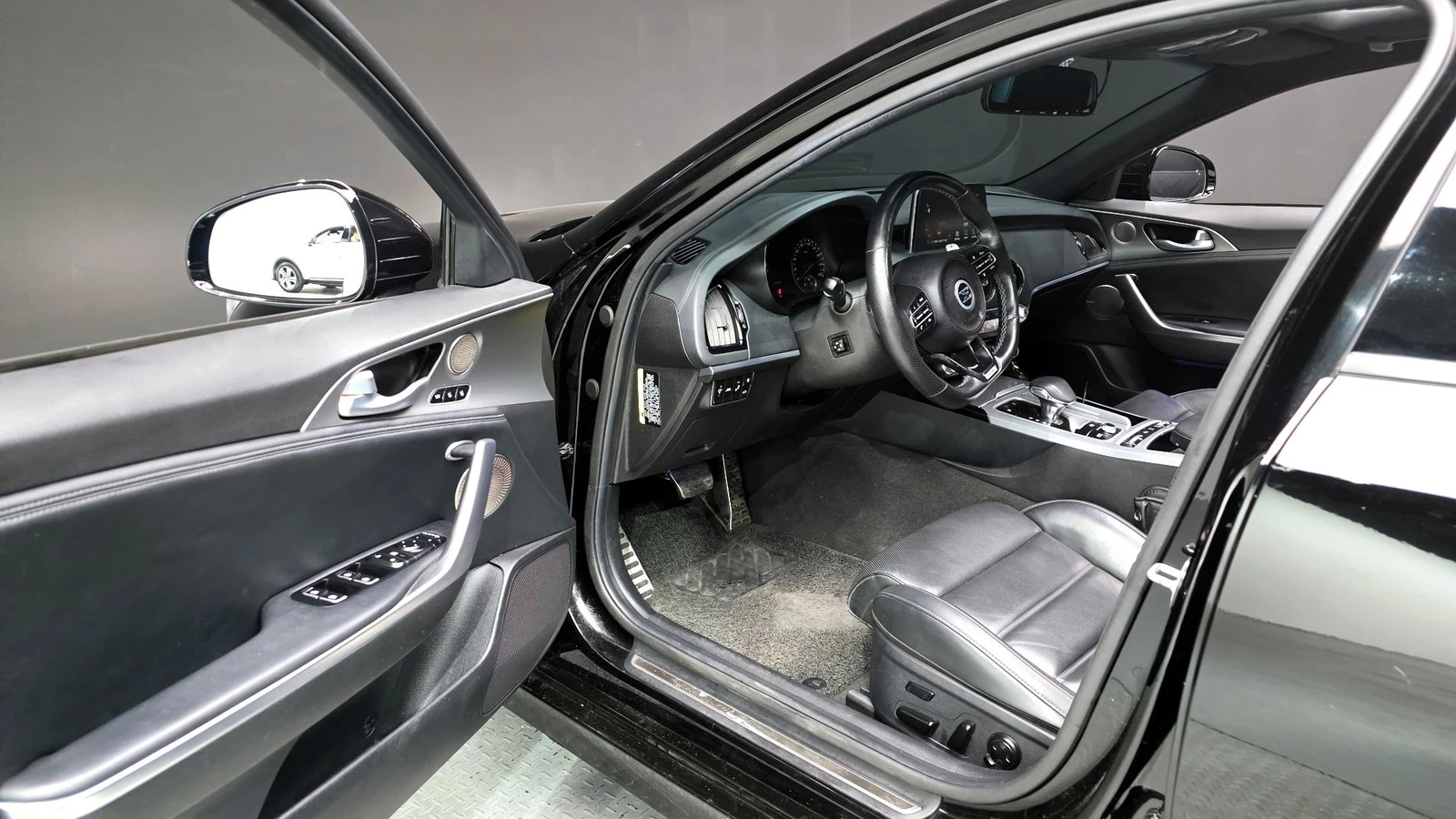 Kia Stinger 3.3* ЛЮК* HUD* 360* KEYLESS* ПОДГРЕВ ВОЛАН* КРАЙНА, снимка 10 - Автомобили и джипове - 55336560