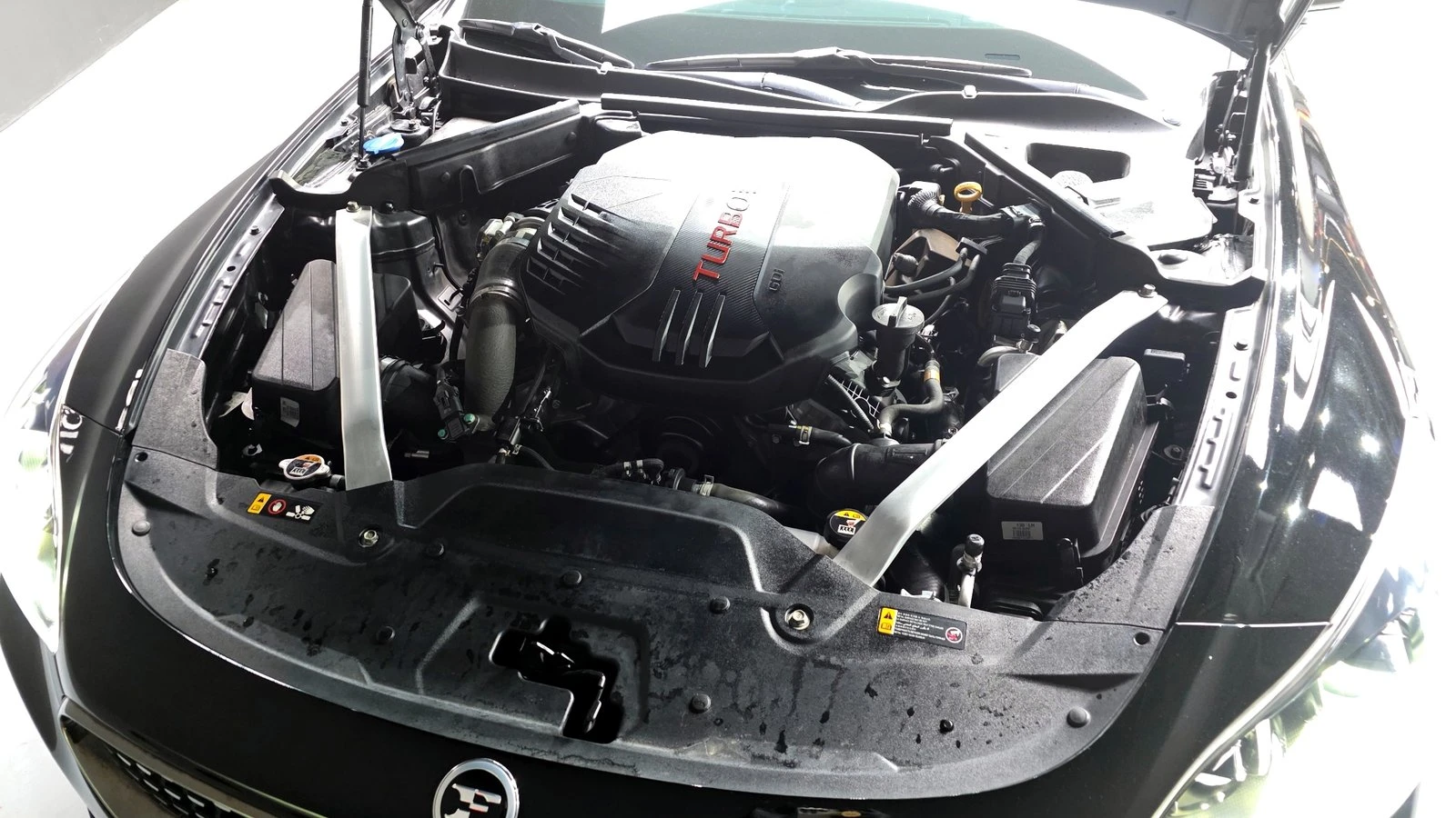 Kia Stinger 3.3* ЛЮК* HUD* 360* KEYLESS* ПОДГРЕВ ВОЛАН* КРАЙНА, снимка 6 - Автомобили и джипове - 55336560