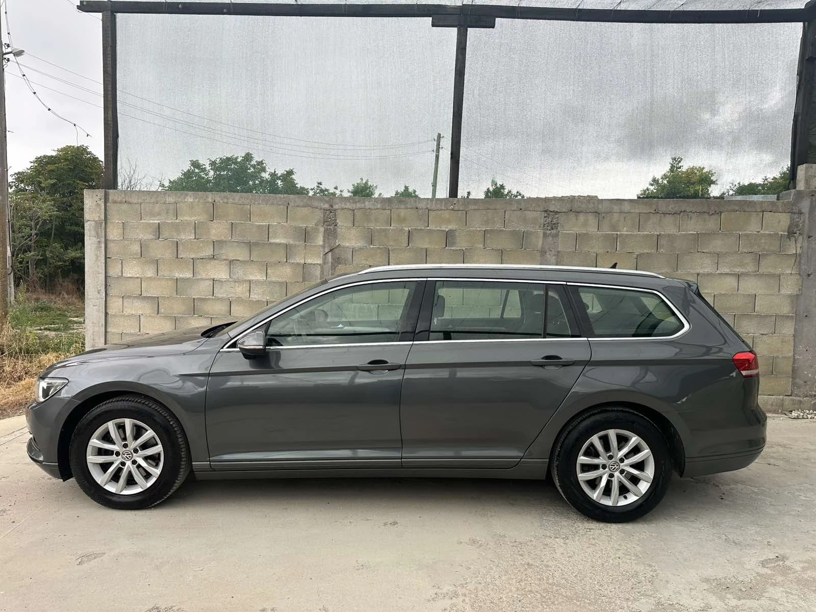 VW Passat 2.0 TDI 6-скорости DSG Реални километри, снимка 2 - Автомобили и джипове - 55377691