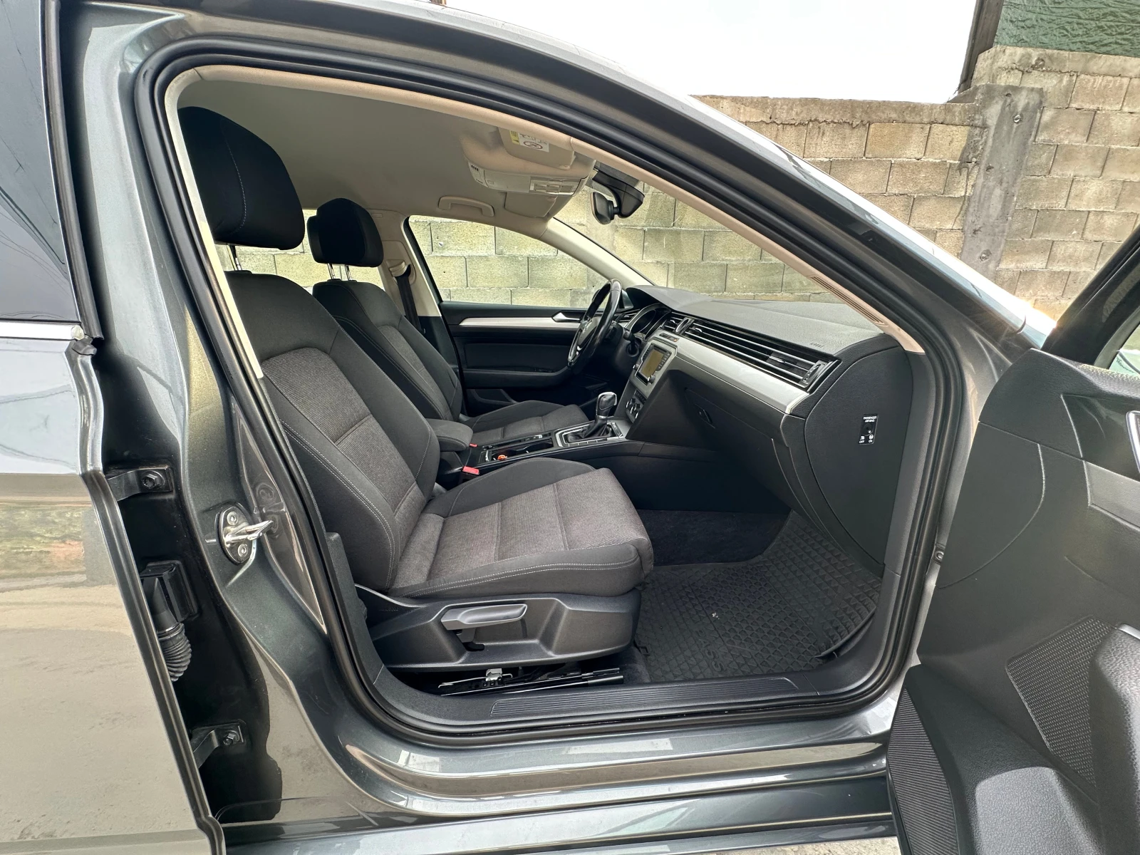 VW Passat 2.0 TDI 6-скорости DSG Реални километри, снимка 14 - Автомобили и джипове - 55377691