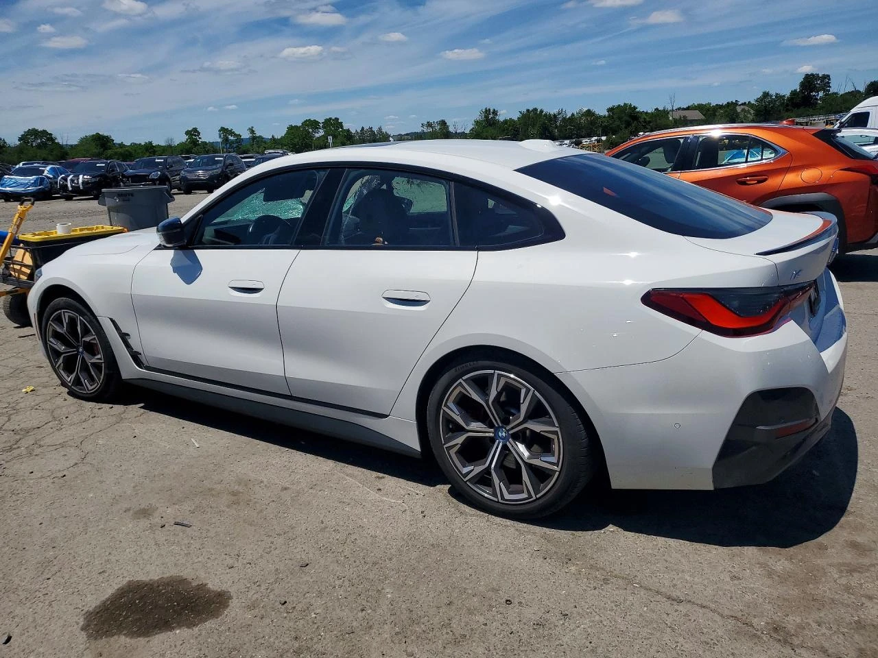 BMW i4 eDrive35i| AMBIENT| PANO| DIGITAL| KEYLESS| , снимка 2 - Автомобили и джипове - 55393716