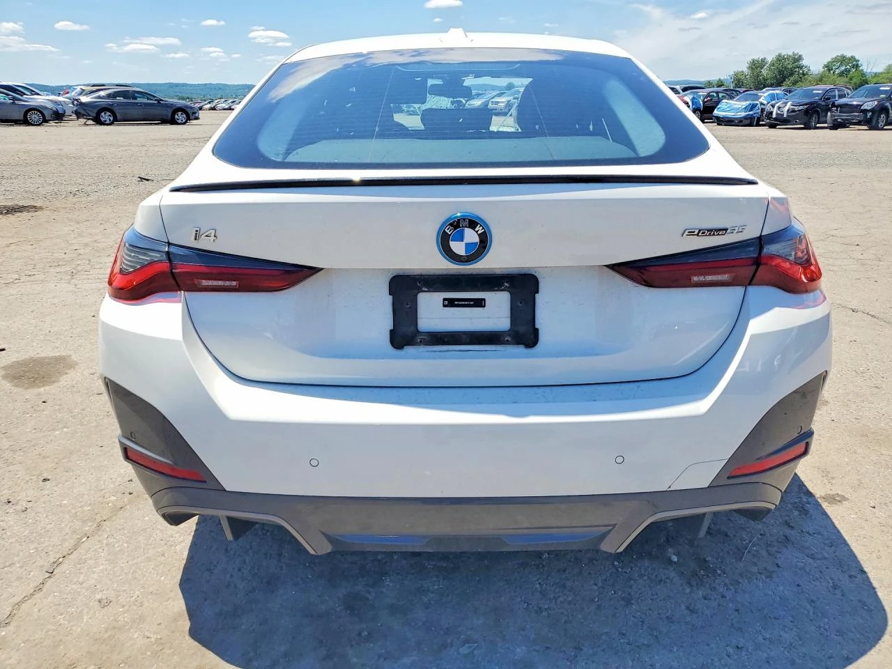 BMW i4 eDrive35i| AMBIENT| PANO| DIGITAL| KEYLESS| , снимка 6 - Автомобили и джипове - 55393716