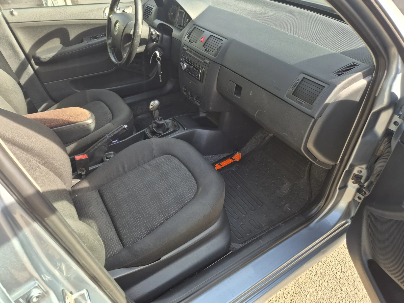 Skoda Fabia Нов внос , снимка 10 - Автомобили и джипове - 56333486