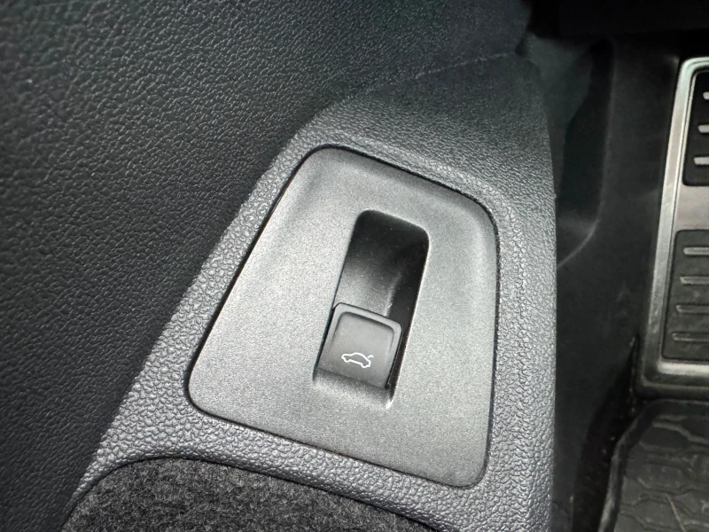 VW Tiguan, снимка 9 - Автомобили и джипове - 52567353