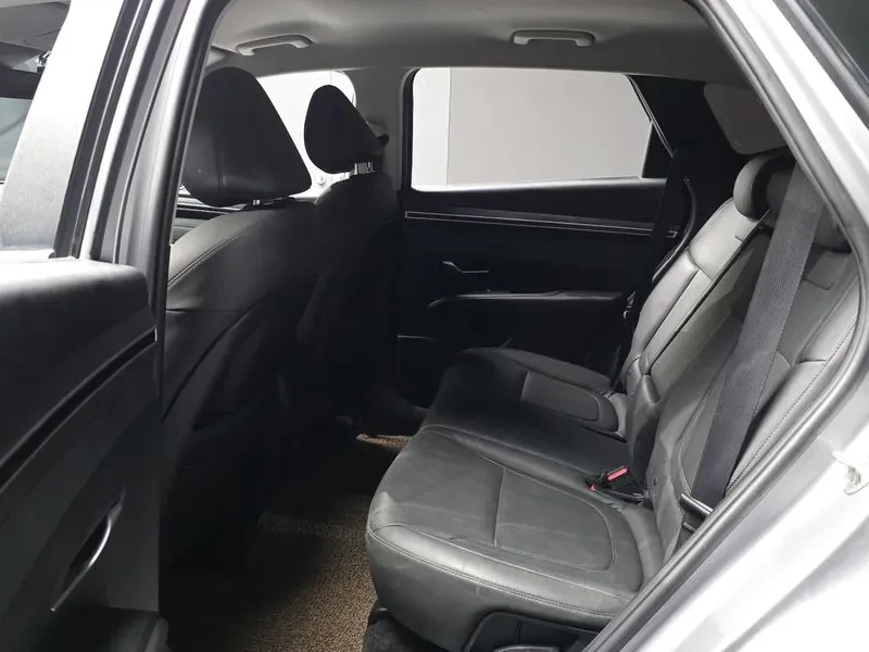 Hyundai Tucson 2.0 4WD MODERN, снимка 11 - Автомобили и джипове - 55802098