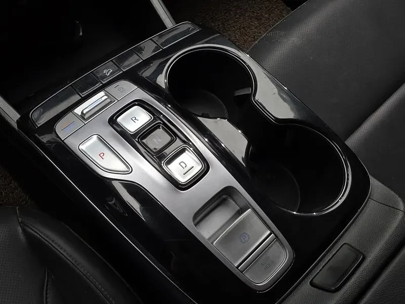 Hyundai Tucson 2.0 4WD MODERN, снимка 9 - Автомобили и джипове - 55802098