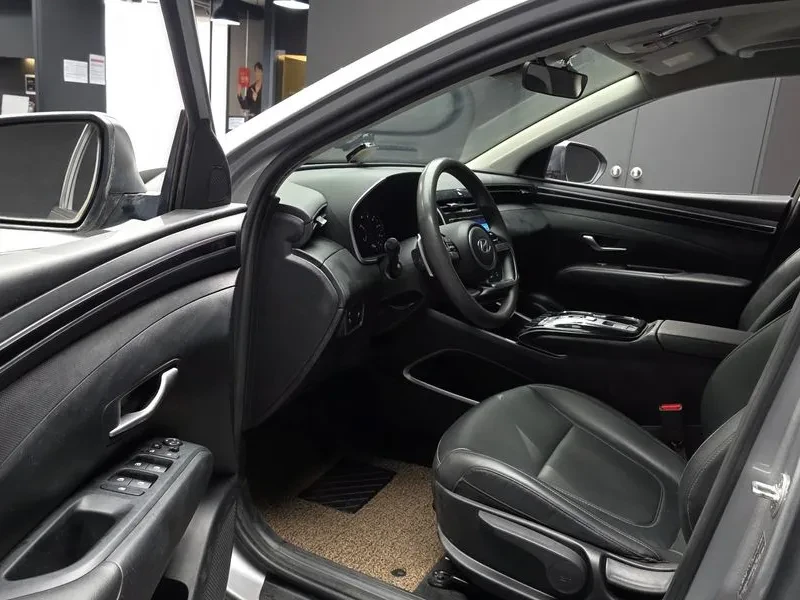 Hyundai Tucson 2.0 4WD MODERN, снимка 10 - Автомобили и джипове - 55802098
