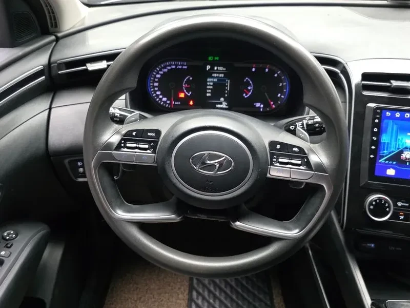 Hyundai Tucson 2.0 4WD MODERN, снимка 13 - Автомобили и джипове - 55802098