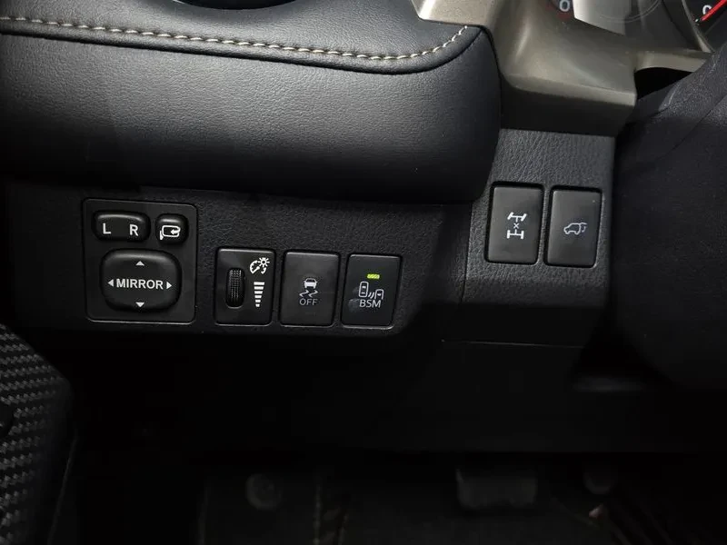 Toyota Rav4, снимка 16 - Автомобили и джипове - 56497497