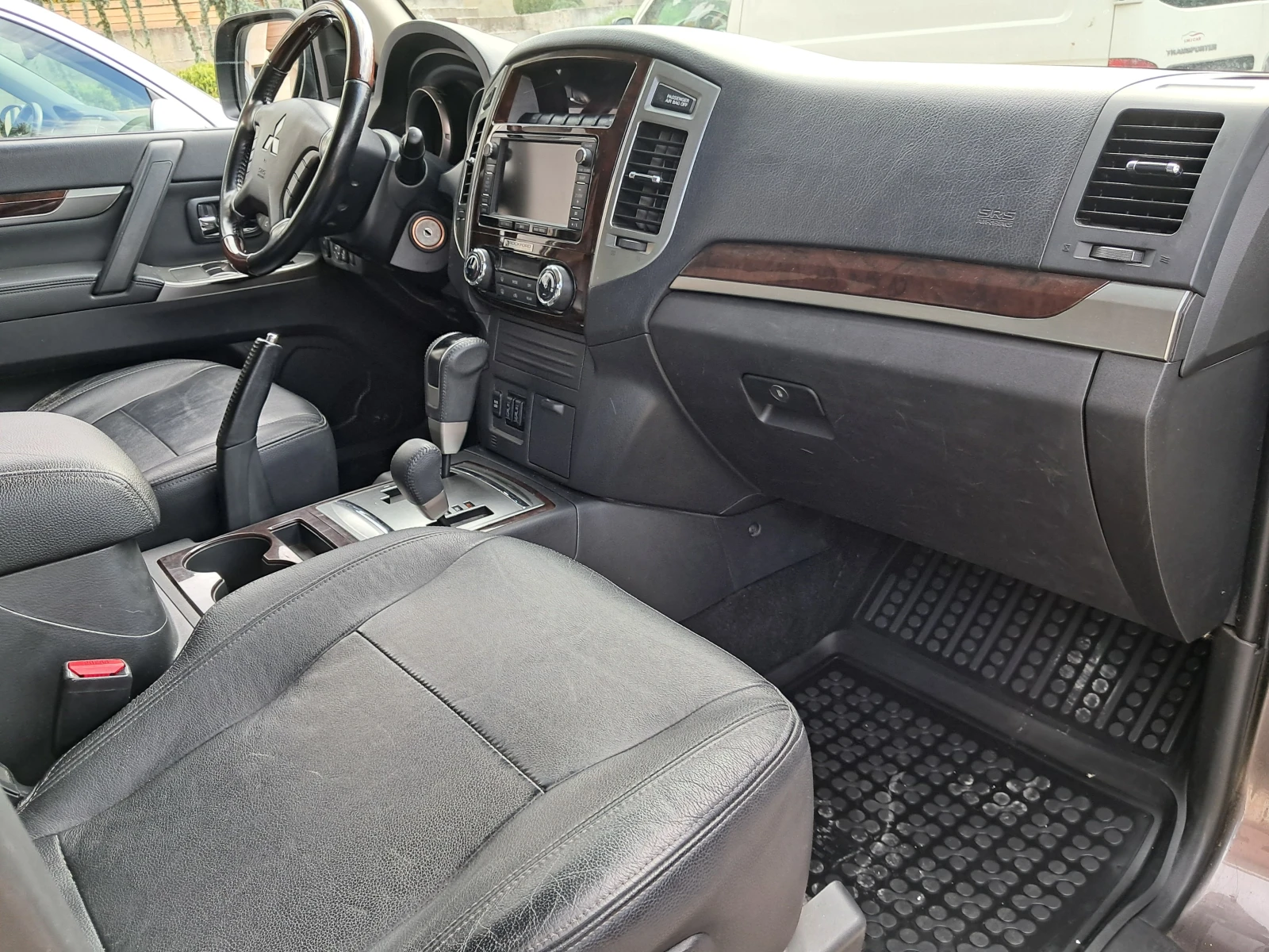 Mitsubishi Pajero 137000 км-ПЪЛНА СЕРВИЗНА ИСТОРИЯ В СИЛВЪР СТАР - изображение 6