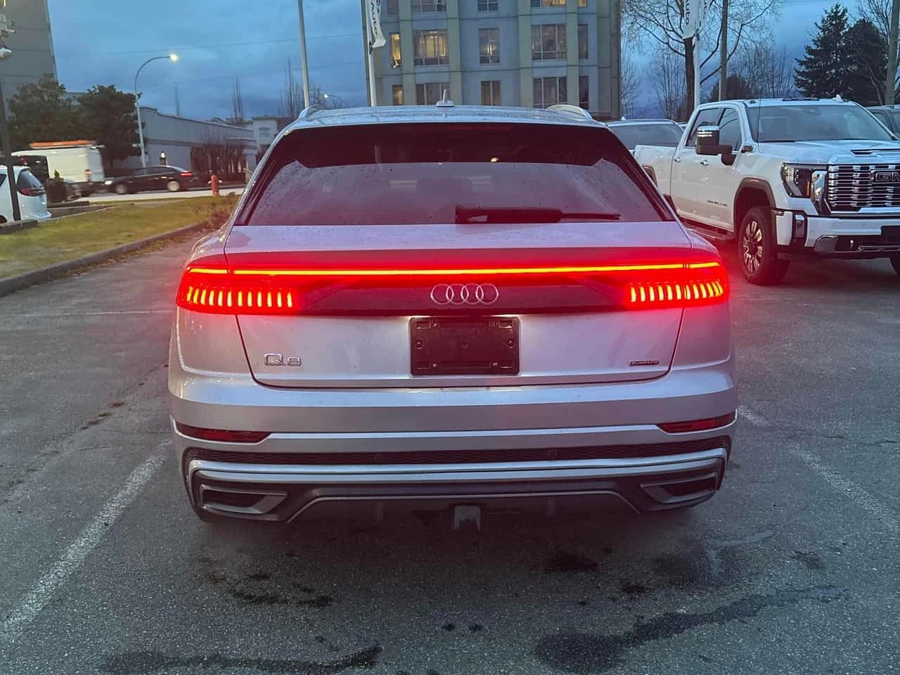 Audi Q8 Technik | PANO | МЪРТВА ЗОНА | ОБДУХВАНЕ | АБМИЕНТ, снимка 4 - Автомобили и джипове - 53954711