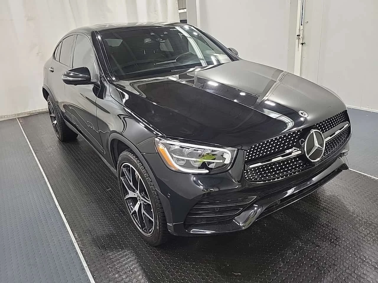 Mercedes-Benz GLC 300 Coupe | AMG | ПАНО | 360 | NIGHT PACKAGE, снимка 2 - Автомобили и джипове - 53954847