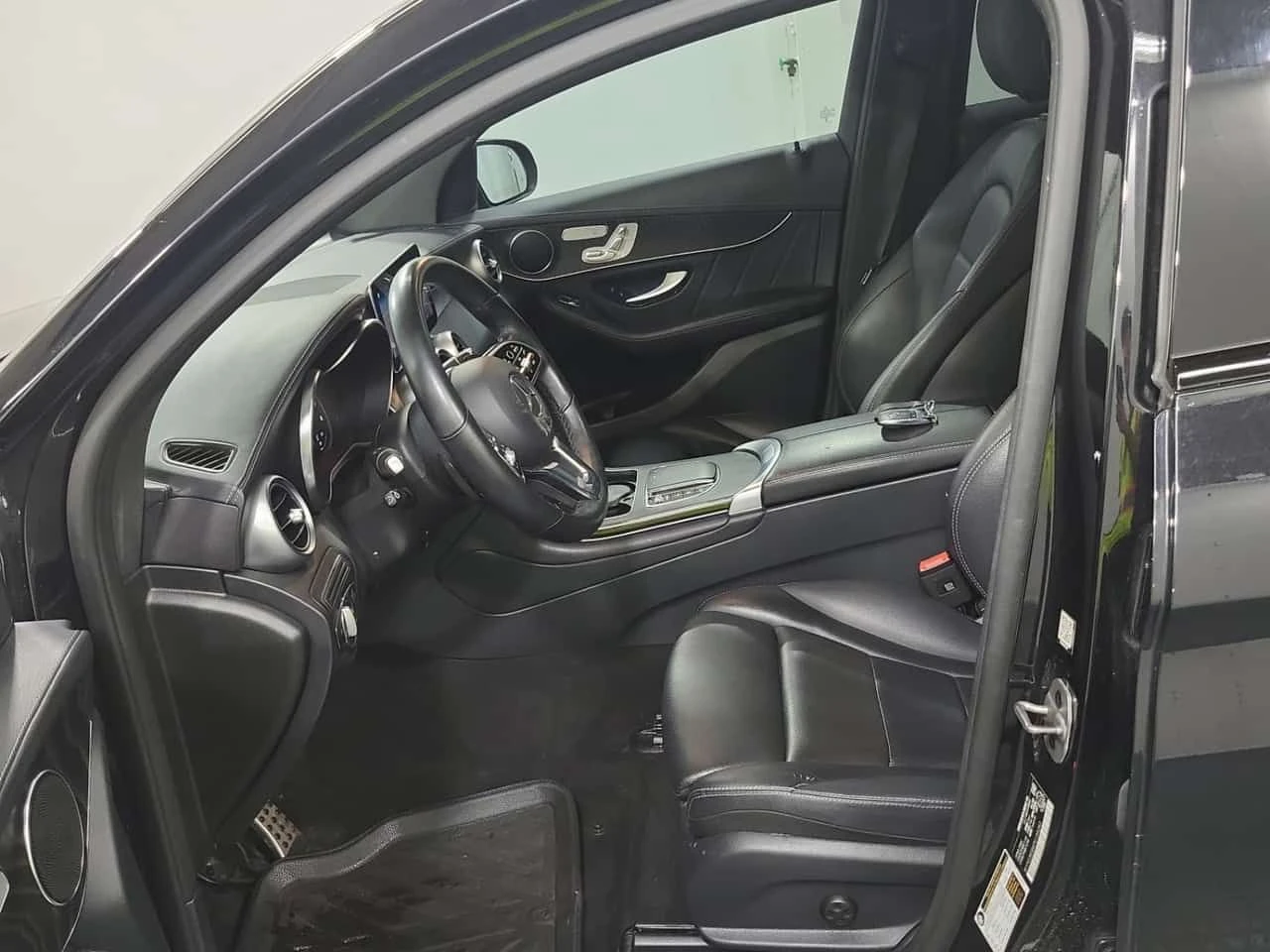 Mercedes-Benz GLC 300 Coupe | AMG | ПАНО | 360 | NIGHT PACKAGE, снимка 5 - Автомобили и джипове - 53954847