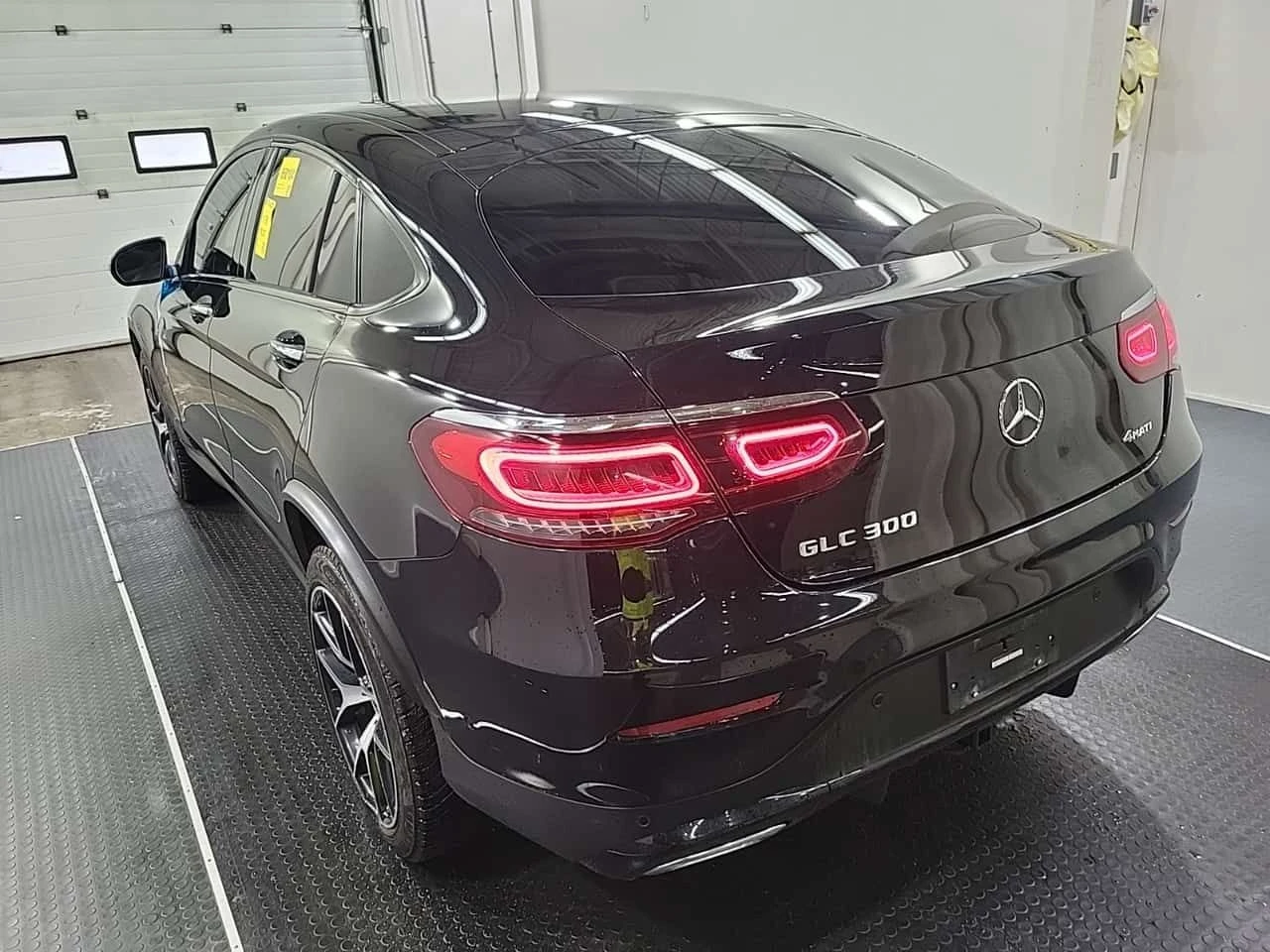 Mercedes-Benz GLC 300 Coupe | AMG | ПАНО | 360 | NIGHT PACKAGE, снимка 4 - Автомобили и джипове - 53954847