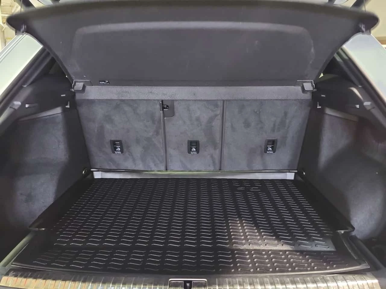 Audi Q3 * TECHNIK S-LINE* MATRIX* AMBIENT* NAVI* , снимка 14 - Автомобили и джипове - 54184148