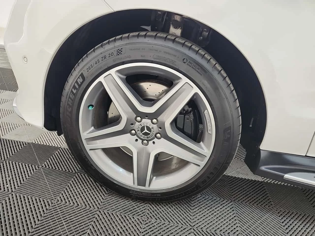 Mercedes-Benz GLE 400 AMG Line * Без инциденти * CARFAX * , снимка 14 - Автомобили и джипове - 54540625