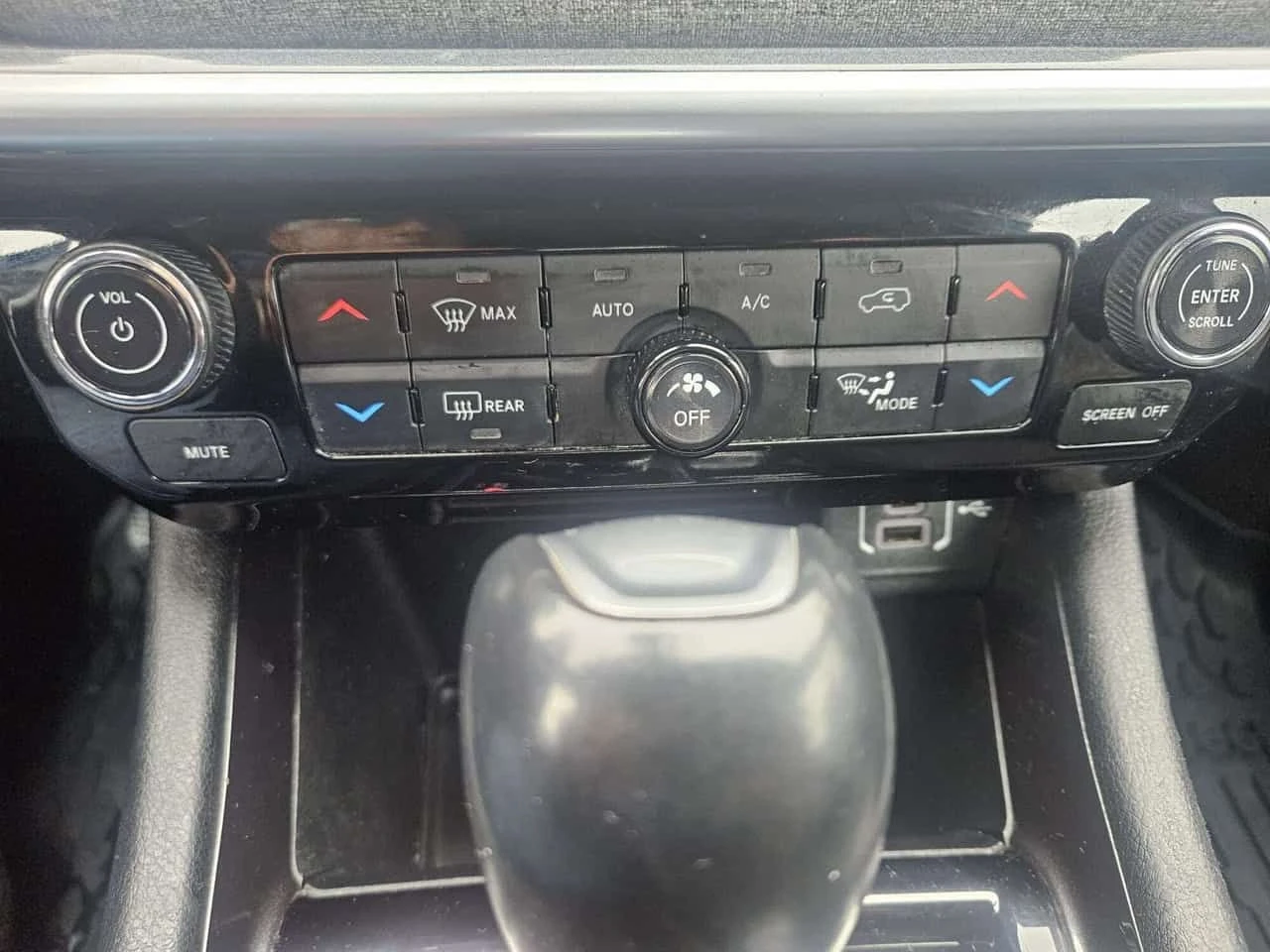 Jeep Compass * Longitude, North, Latitude * CARFAX * ���� �� �� | Mobile.bg � ����������� 14