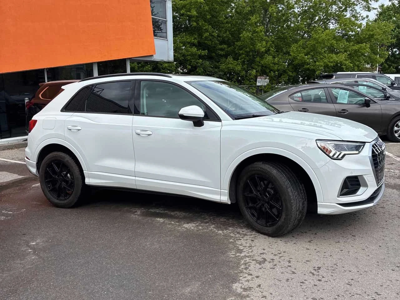 Audi Q3 * Komfort * CARFAX * БЕЗ ПЪРВОНАЧАЛНА ВНОСКА, снимка 3 - Автомобили и джипове - 54761033