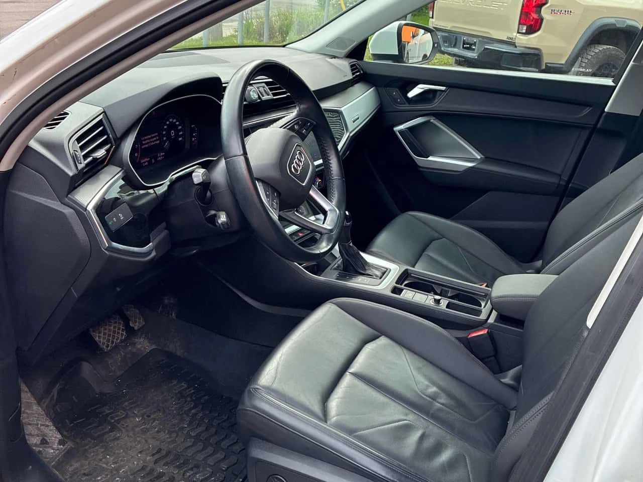 Audi Q3 * Komfort * CARFAX * БЕЗ ПЪРВОНАЧАЛНА ВНОСКА, снимка 5 - Автомобили и джипове - 54761033