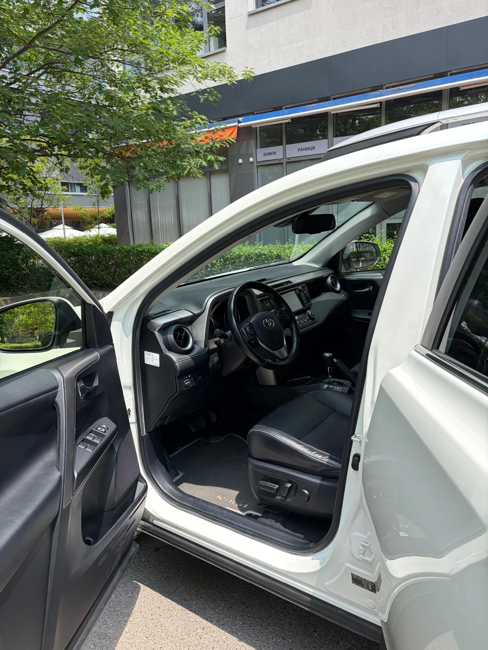 Toyota Rav4, снимка 9 - Автомобили и джипове - 55093020