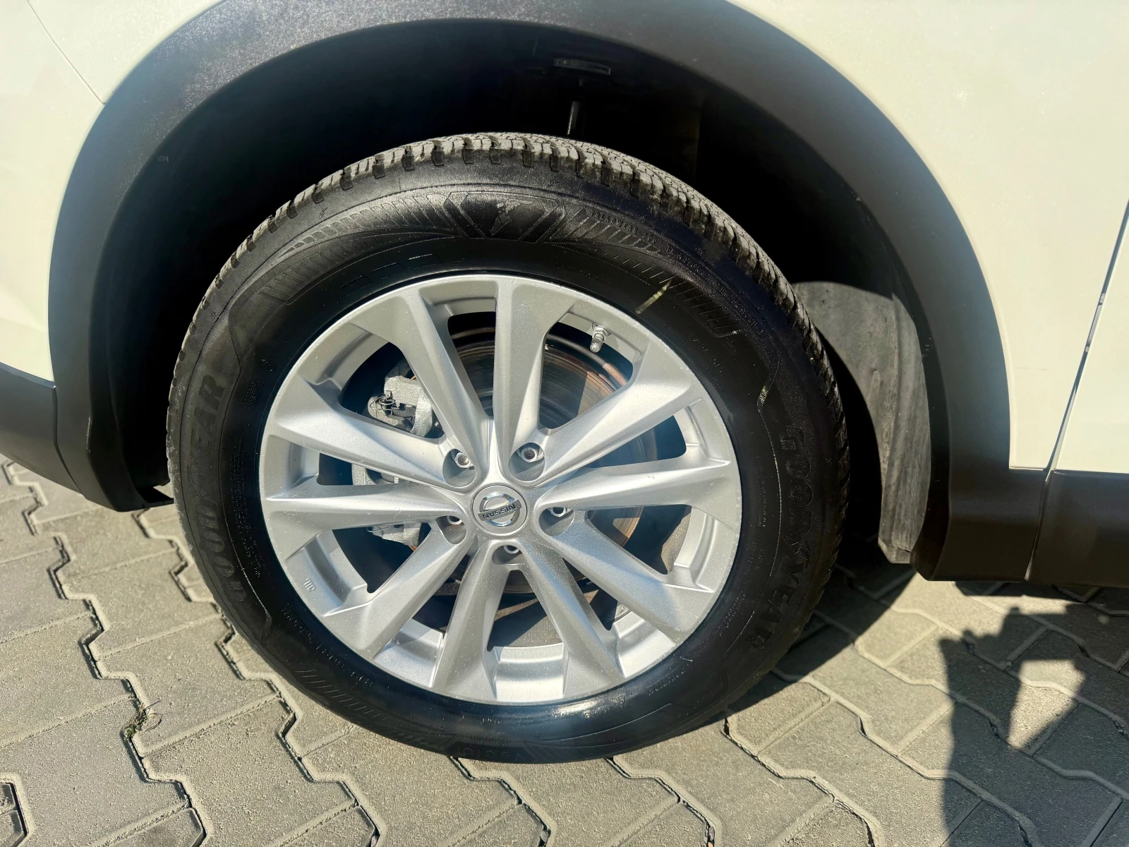 Nissan Qashqai 1.5 dci Бяла перла Собствен лизинг !!!, снимка 9 - Автомобили и джипове - 55839302