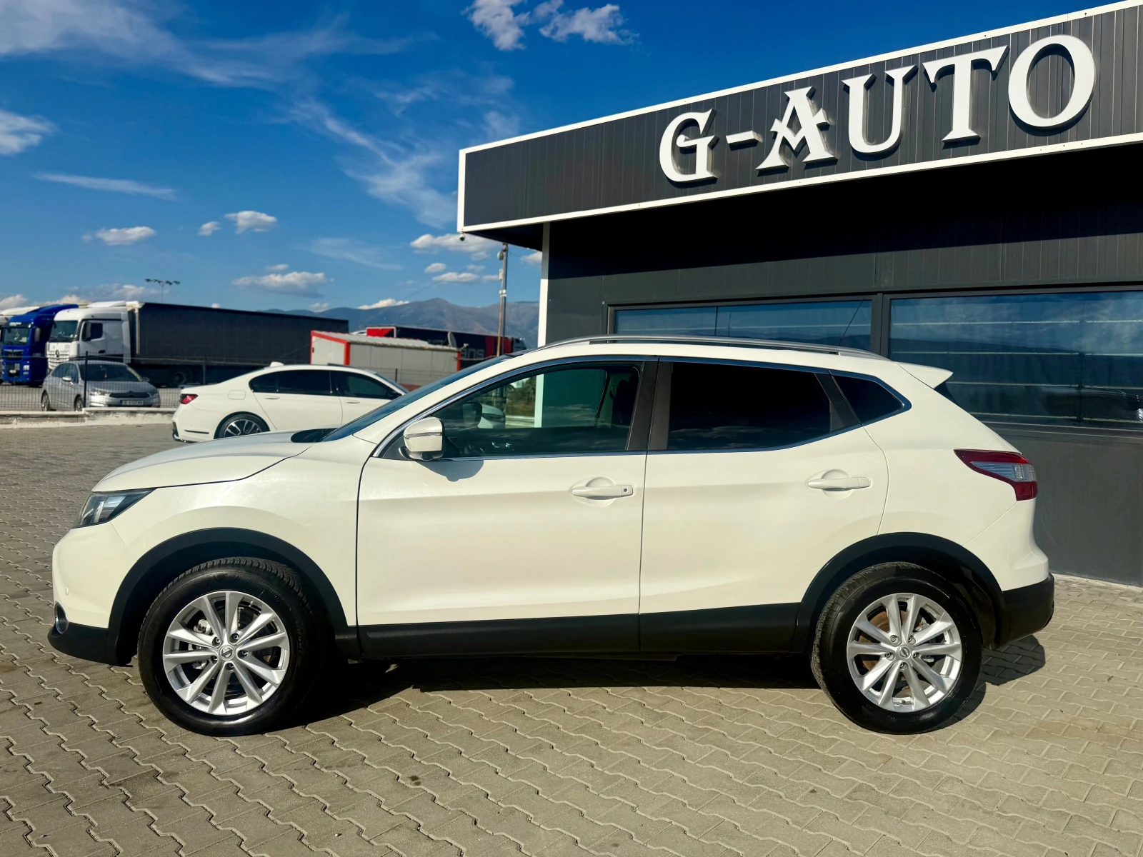 Nissan Qashqai 1.5 dci Бяла перла Собствен лизинг !!!, снимка 8 - Автомобили и джипове - 55839302