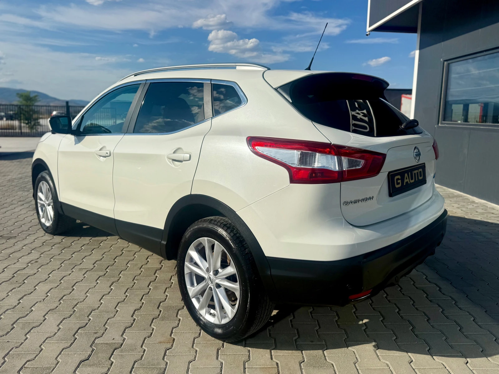 Nissan Qashqai 1.5 dci Бяла перла Собствен лизинг !!!, снимка 7 - Автомобили и джипове - 55839302