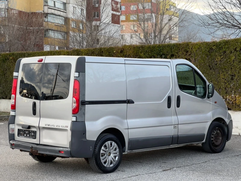 Opel Vivaro 2.5 CDTI, снимка 5 - Бусове и автобуси - 47394675