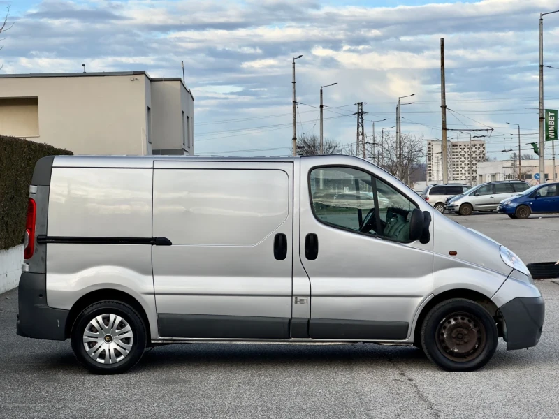 Opel Vivaro 2.5 CDTI, снимка 6 - Бусове и автобуси - 47394675