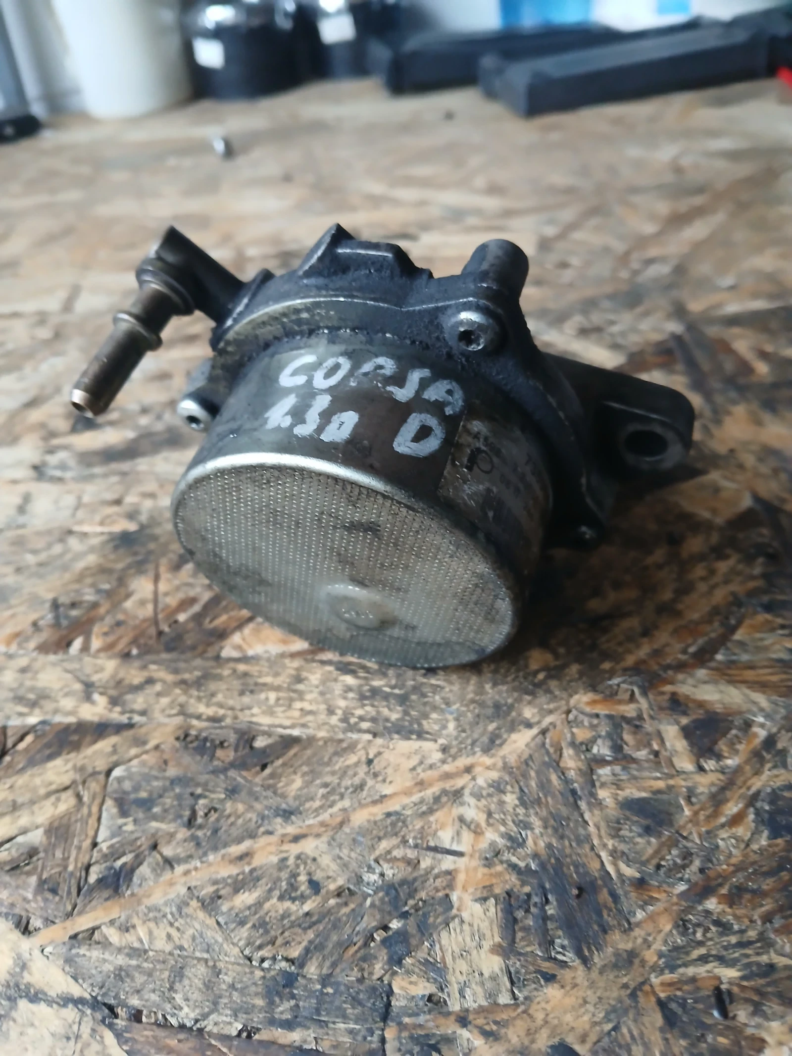 73501167 вакум помпа Opel Corsa D