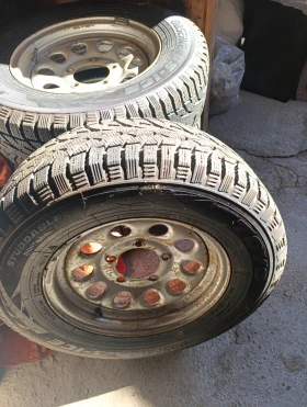        215/70R15  Suzuki Vitara