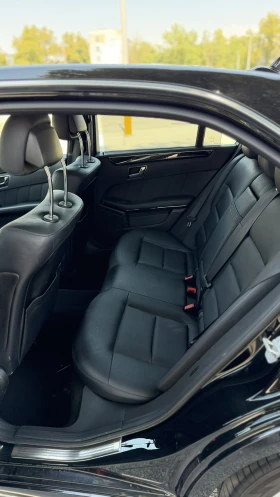 Mercedes-Benz E 300 KEYLESS PANORAMA ПАМЕТ ПОДГРЕВ, снимка 11
