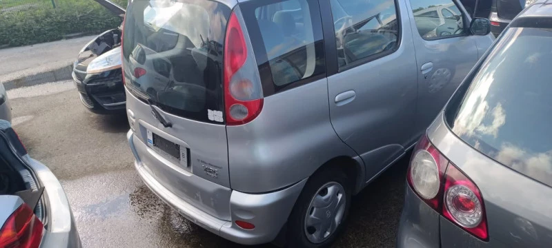 Toyota Yaris verso 1.3i / 1.4 D4D, снимка 4 - Автомобили и джипове - 18550885