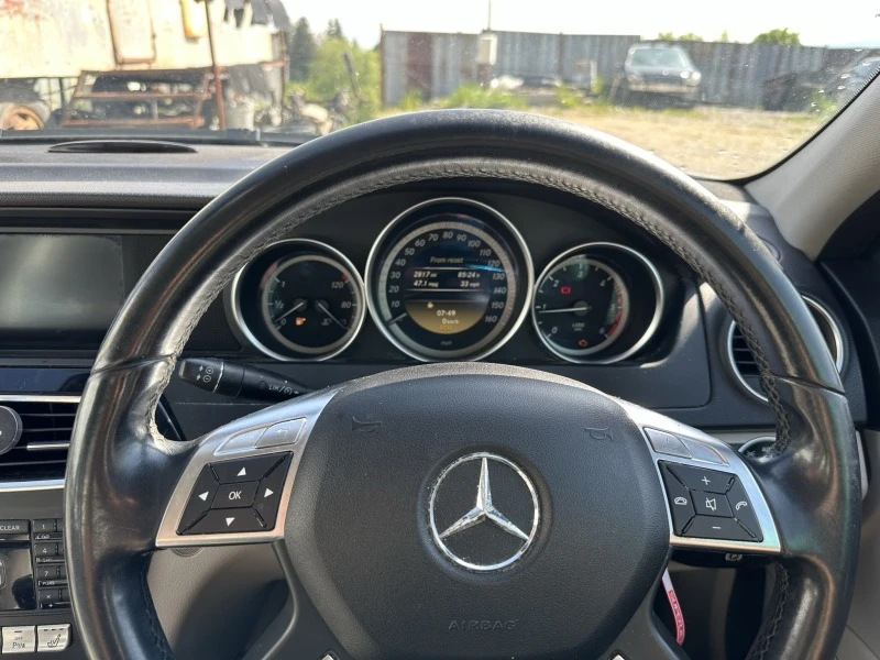 Mercedes-Benz C 220, снимка 10 - Автомобили и джипове - 46480408