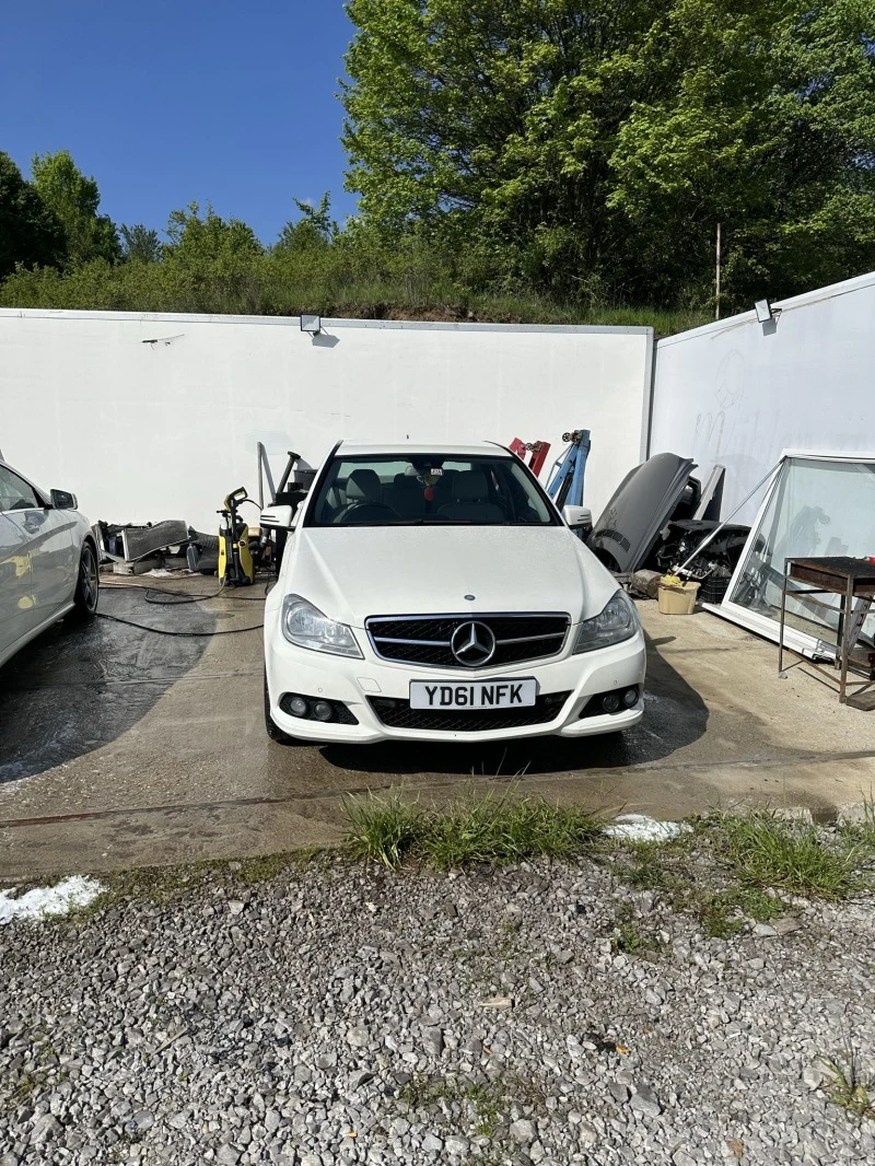 Mercedes-Benz C 220, снимка 1 - Автомобили и джипове - 46480408