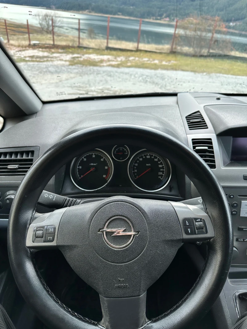 Opel Zafira 1.9 CDTI, снимка 8 - Автомобили и джипове - 48051140