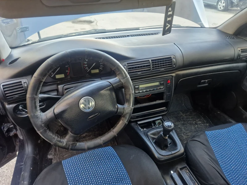 VW Passat 1.8Turbo , снимка 8 - Автомобили и джипове - 48446573