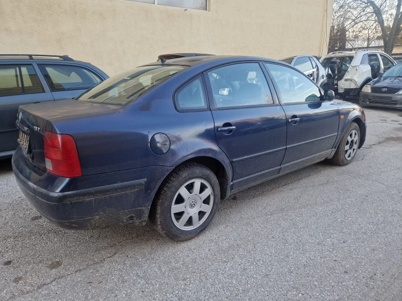 VW Passat 1.8Turbo , снимка 4 - Автомобили и джипове - 48446573