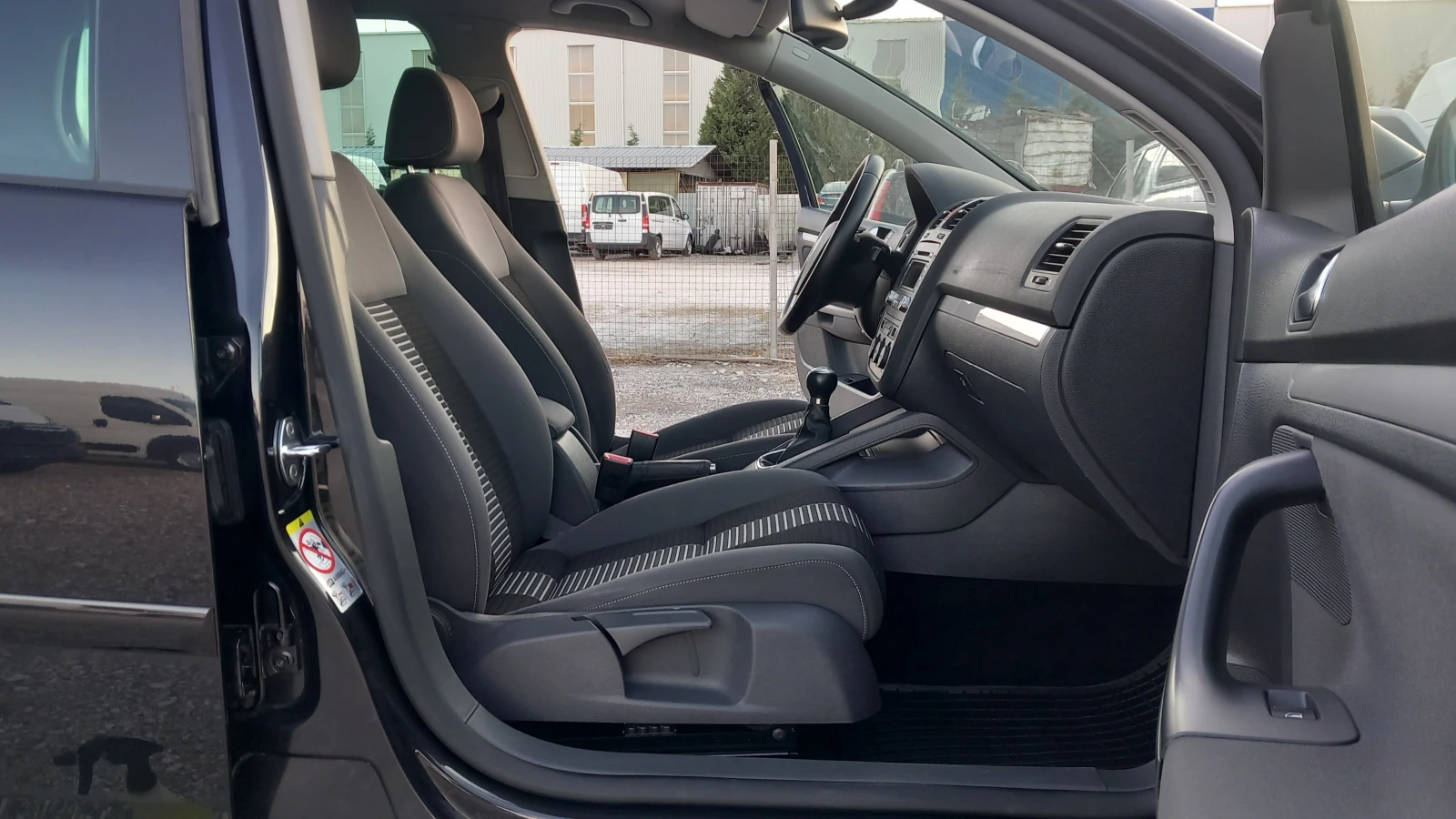 VW Golf 1.9TDI-105PS-6ск/UNITED/КЛИМАТРОНИК/АВТОПИЛОТ/ - изображение 9