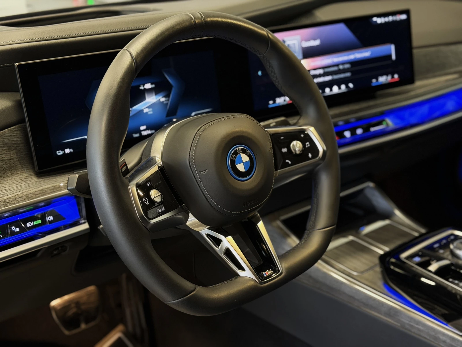 BMW i7 M60 xDrive SKY LOUNGE TV INDIVIDUAL 360 B&W - изображение 8