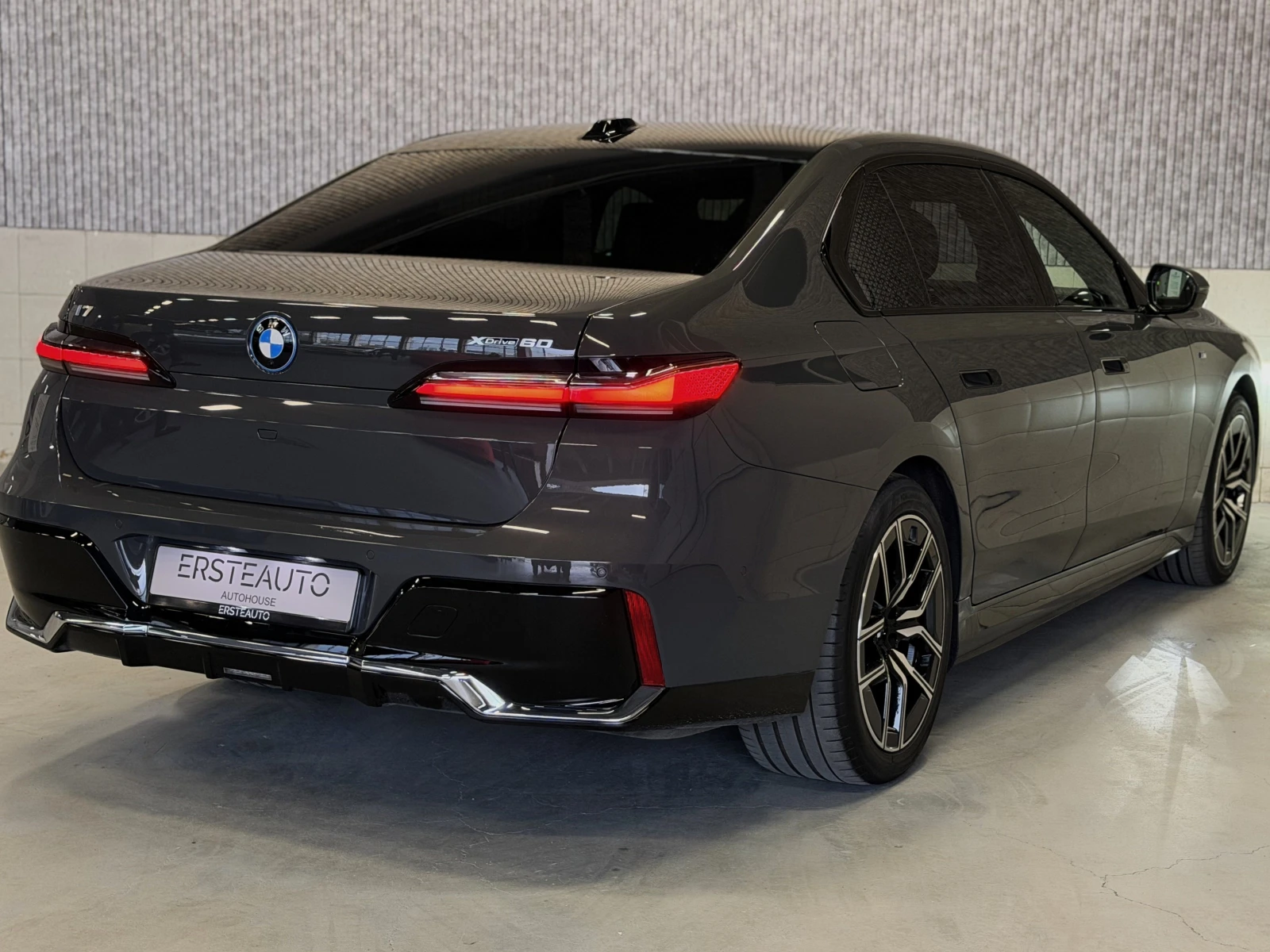 BMW i7 M60 xDrive SKY LOUNGE TV INDIVIDUAL 360 B&W - изображение 4