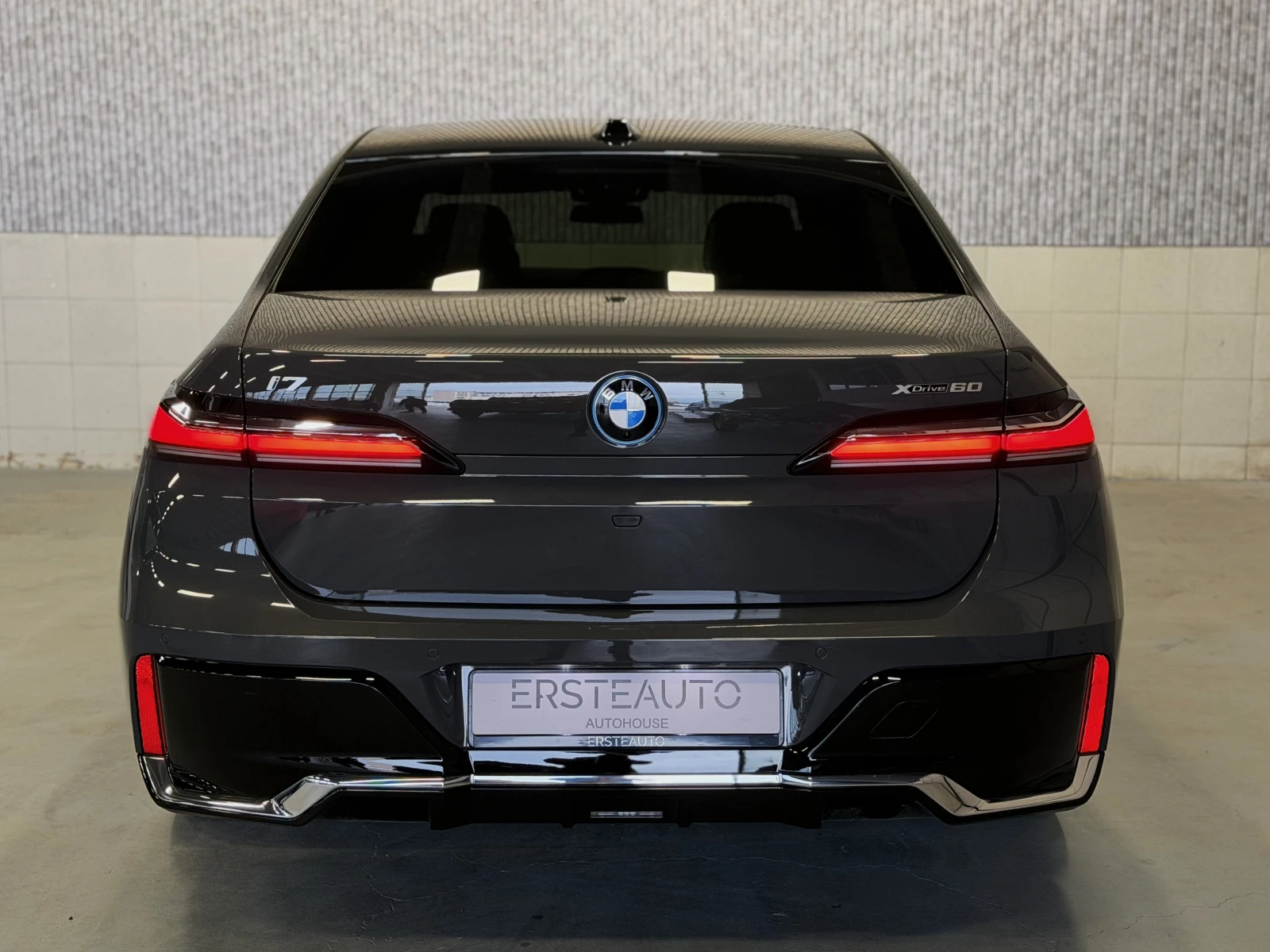 BMW i7 M60 xDrive SKY LOUNGE TV INDIVIDUAL 360 B&W - изображение 5