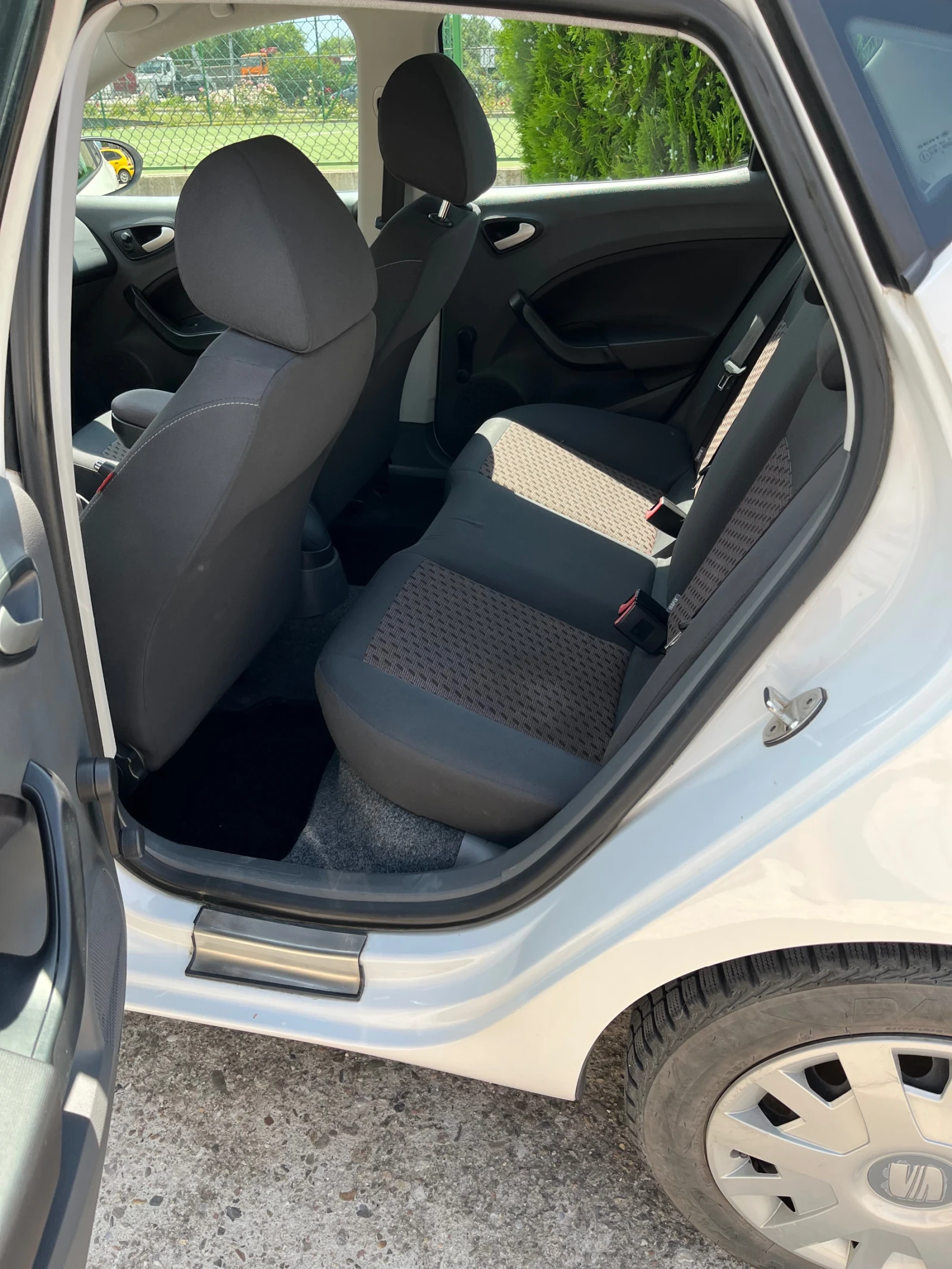 Seat Ibiza, снимка 7 - Автомобили и джипове - 54039112