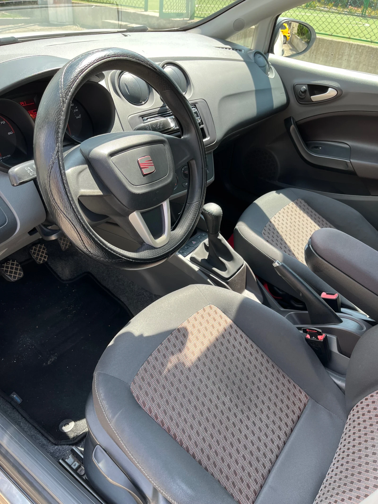 Seat Ibiza, снимка 8 - Автомобили и джипове - 54039112