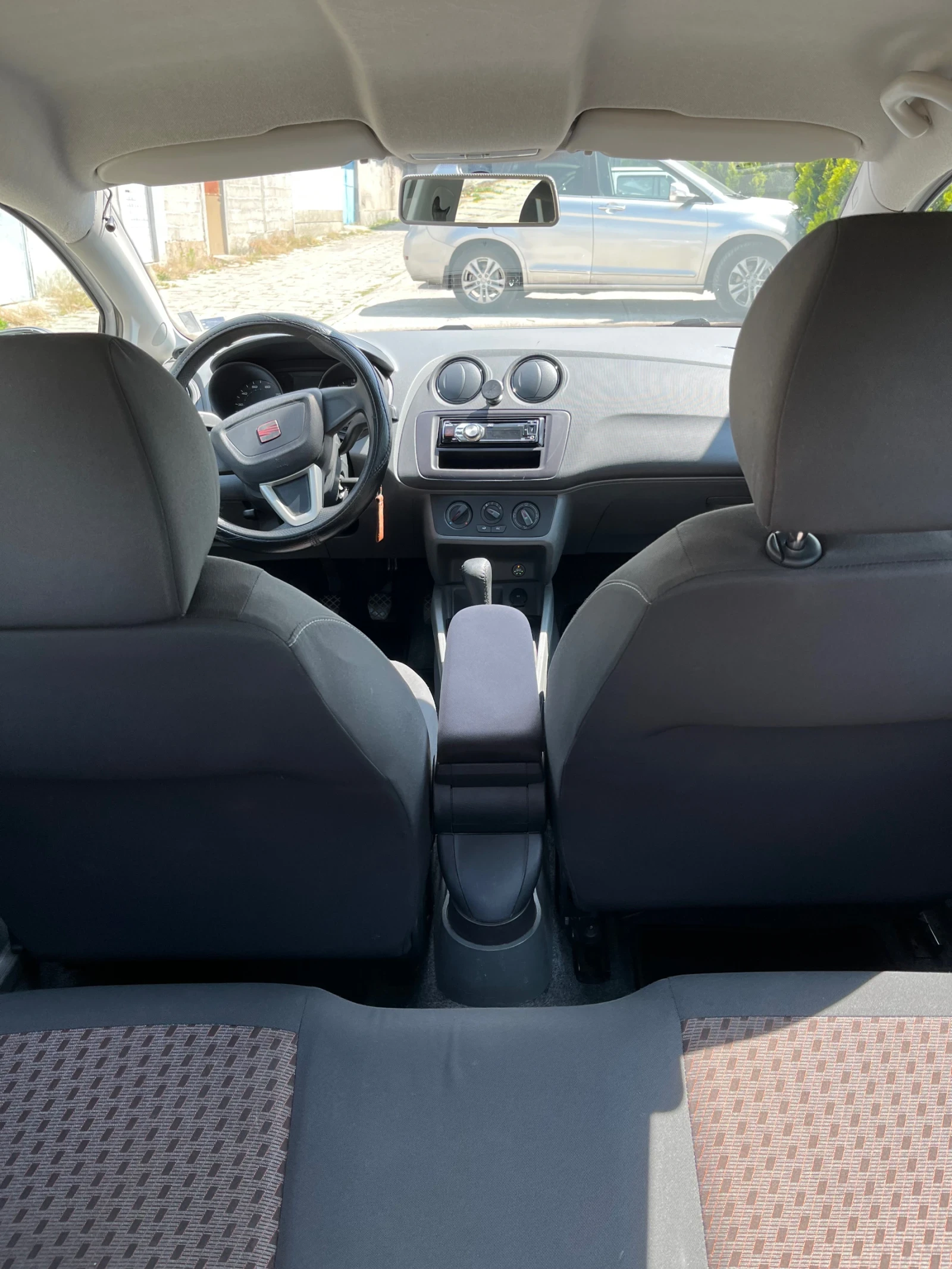 Seat Ibiza, снимка 5 - Автомобили и джипове - 54039112