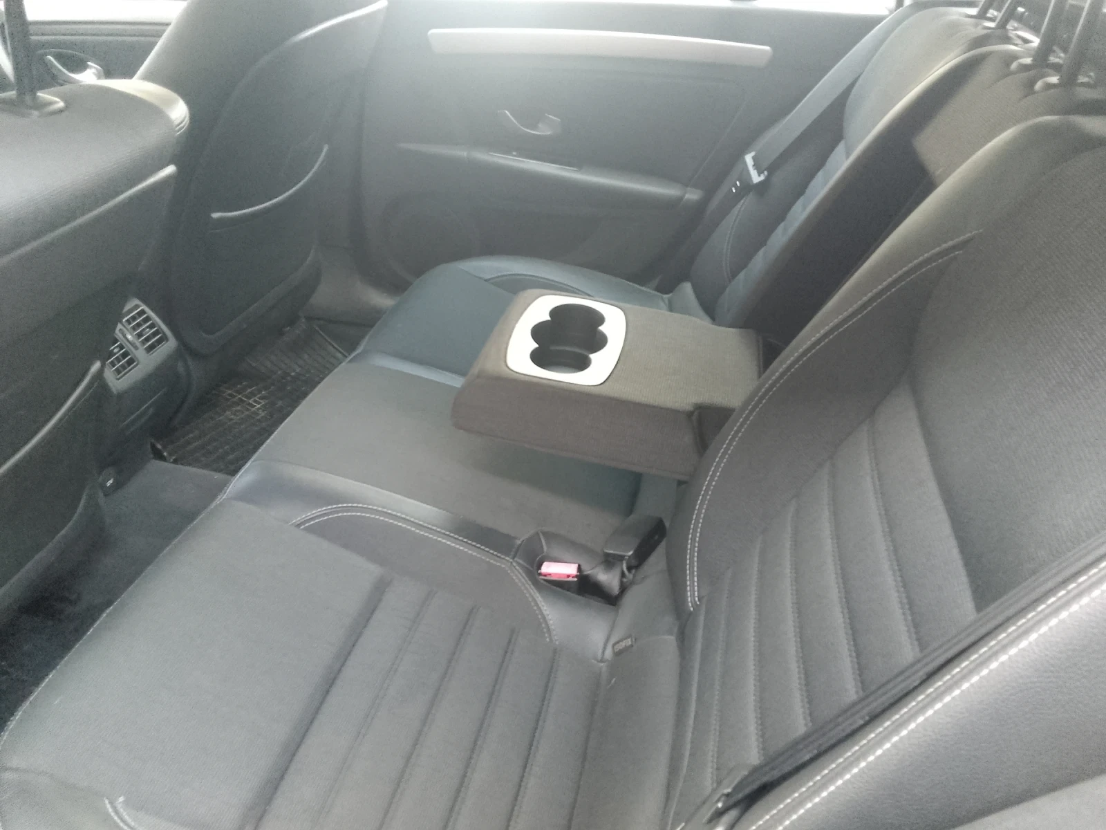 Renault Laguna 3, снимка 3 - Автомобили и джипове - 54662181