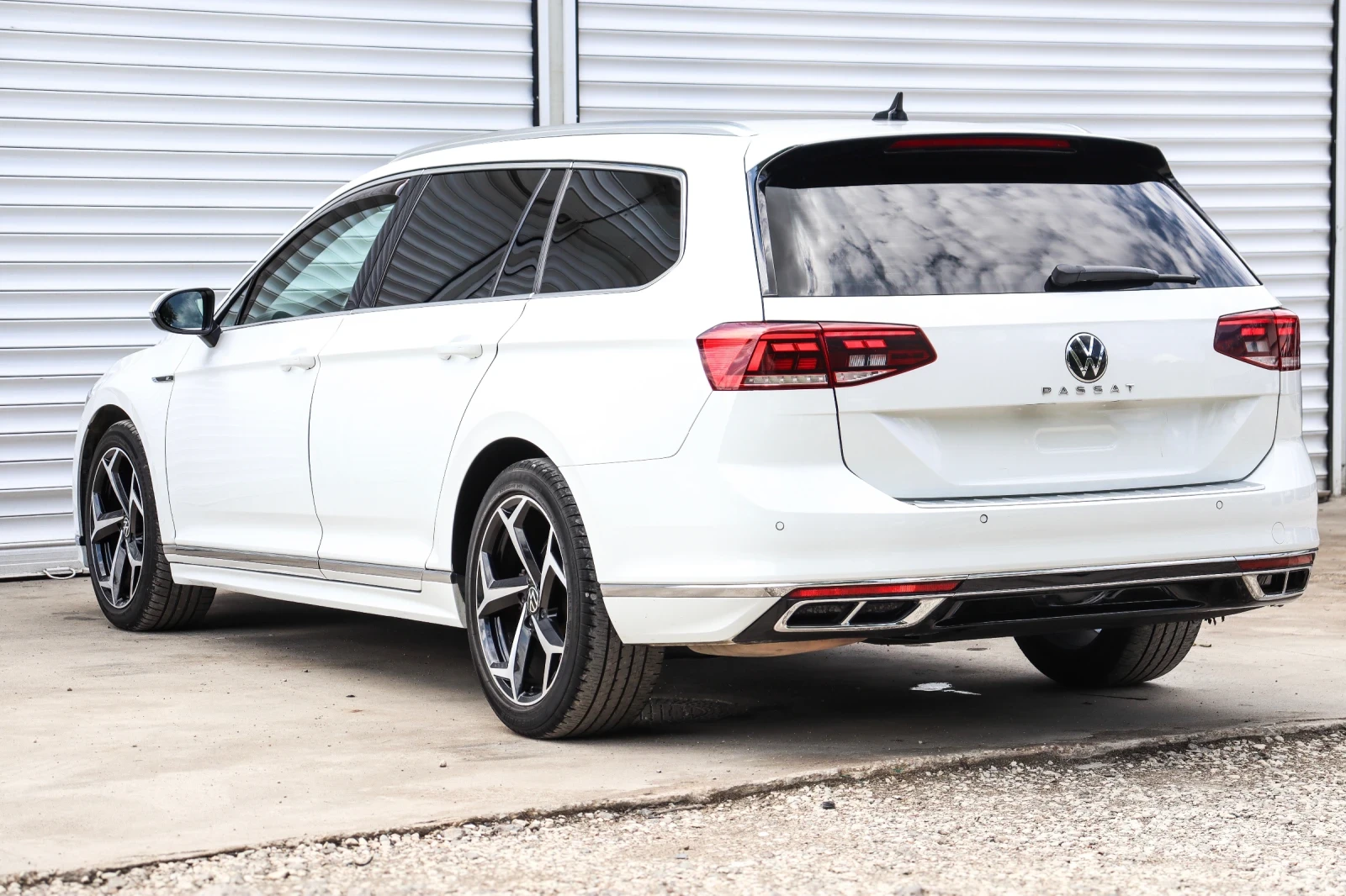 VW Passat R-Line Digital FullLed, снимка 4 - Автомобили и джипове - 54683351