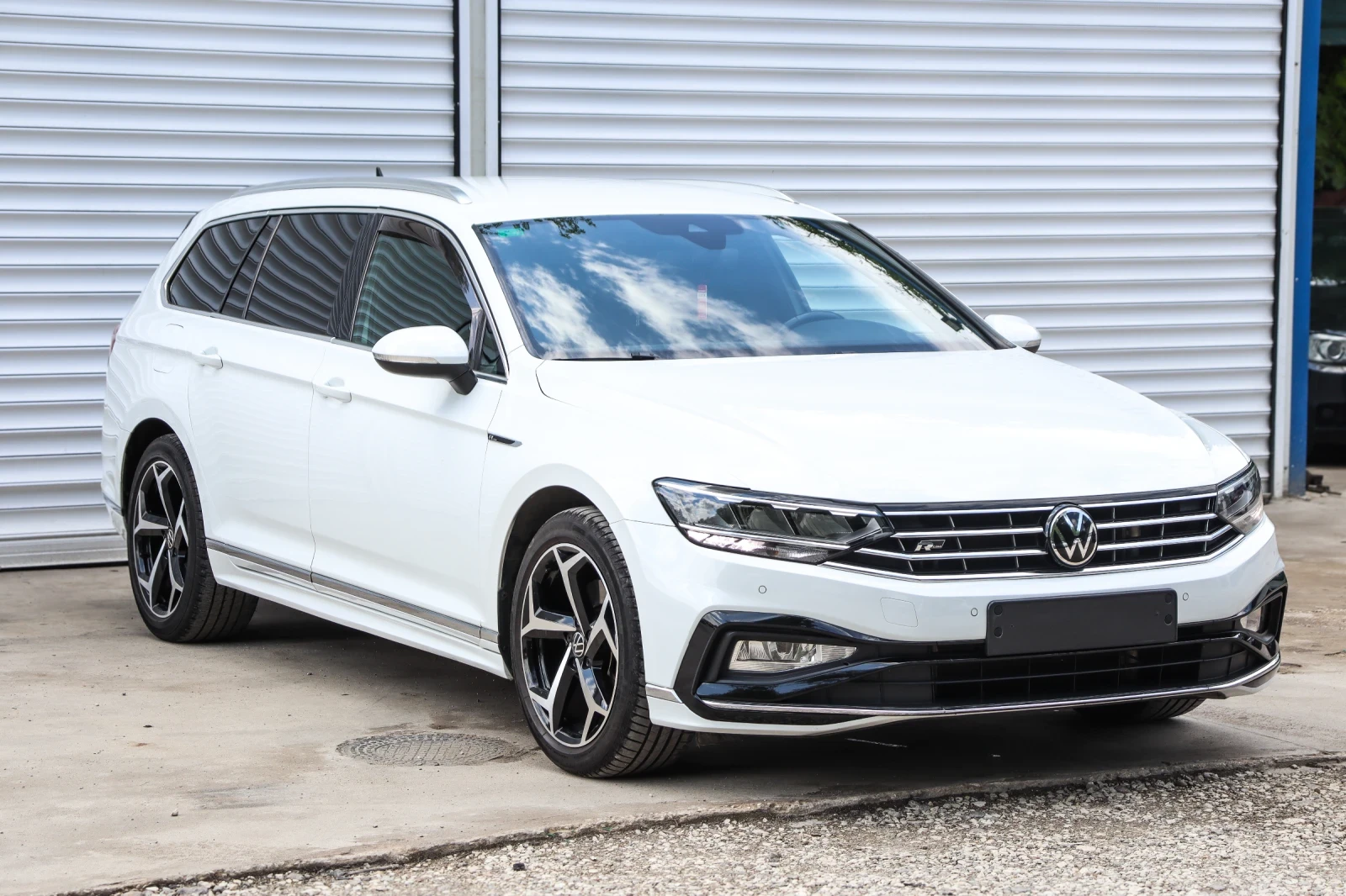 VW Passat R-Line Digital FullLed, снимка 2 - Автомобили и джипове - 54683351