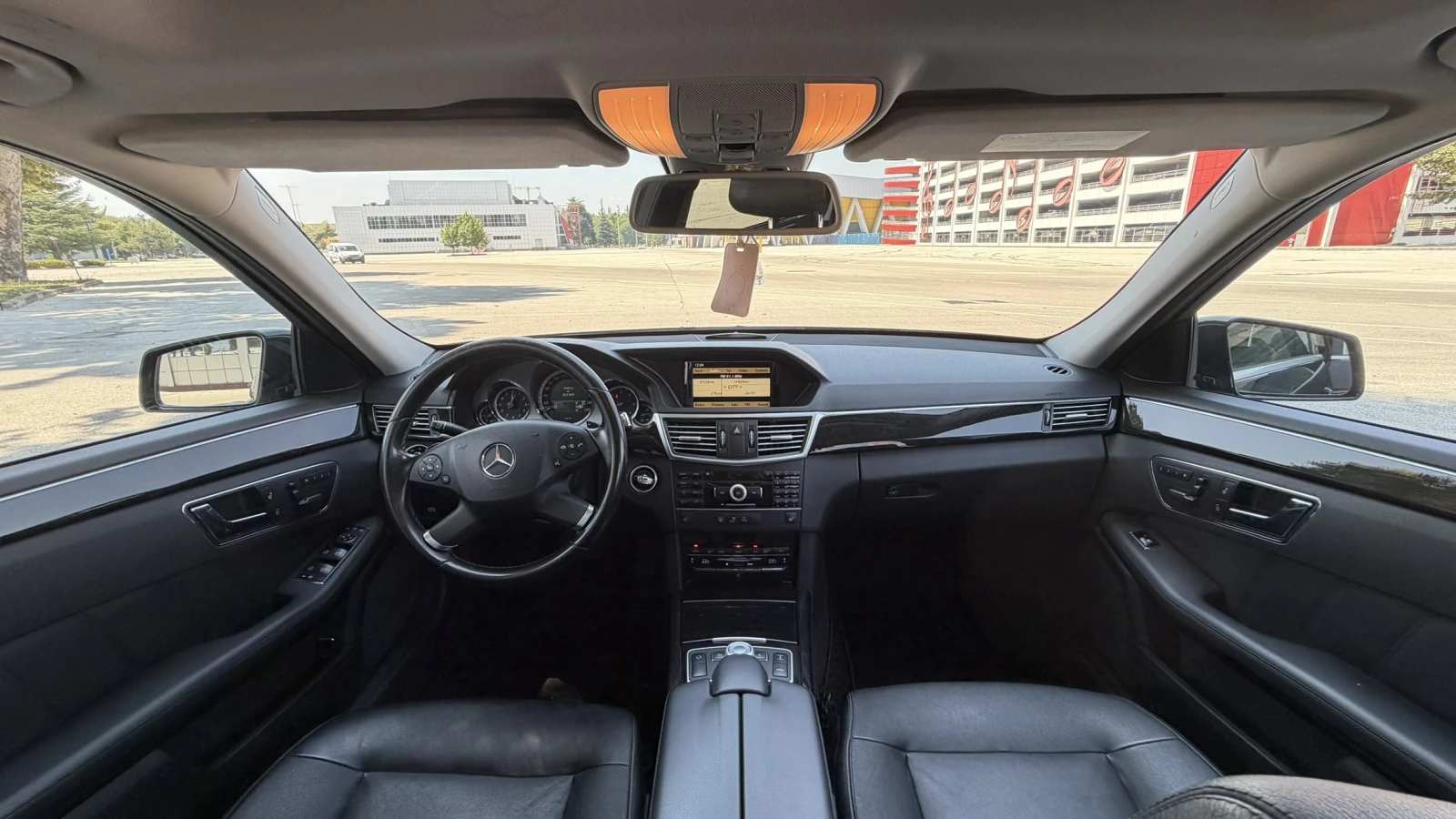 Mercedes-Benz E 300 KEYLESS PANORAMA ПАМЕТ ПОДГРЕВ, снимка 16 - Автомобили и джипове - 54734772