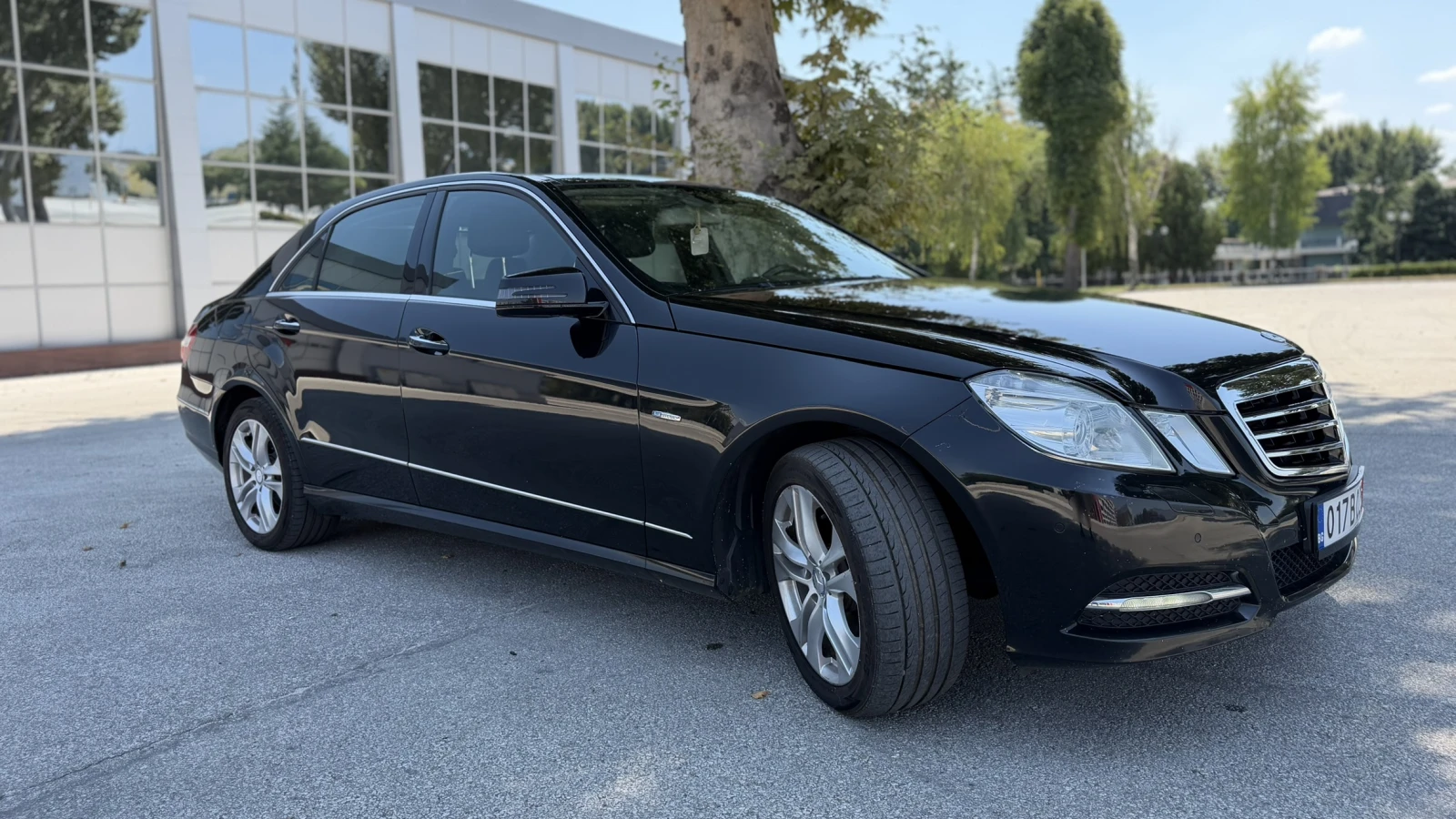 Mercedes-Benz E 300 KEYLESS PANORAMA ПАМЕТ ПОДГРЕВ, снимка 4 - Автомобили и джипове - 54734772